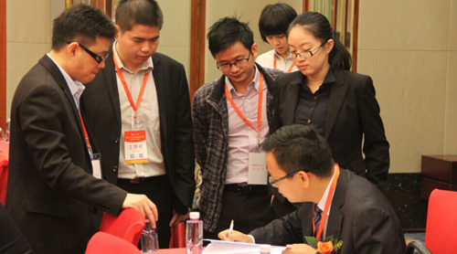 OFweek2014中國高科技行業投融資高峰論壇 與會人員現場交流